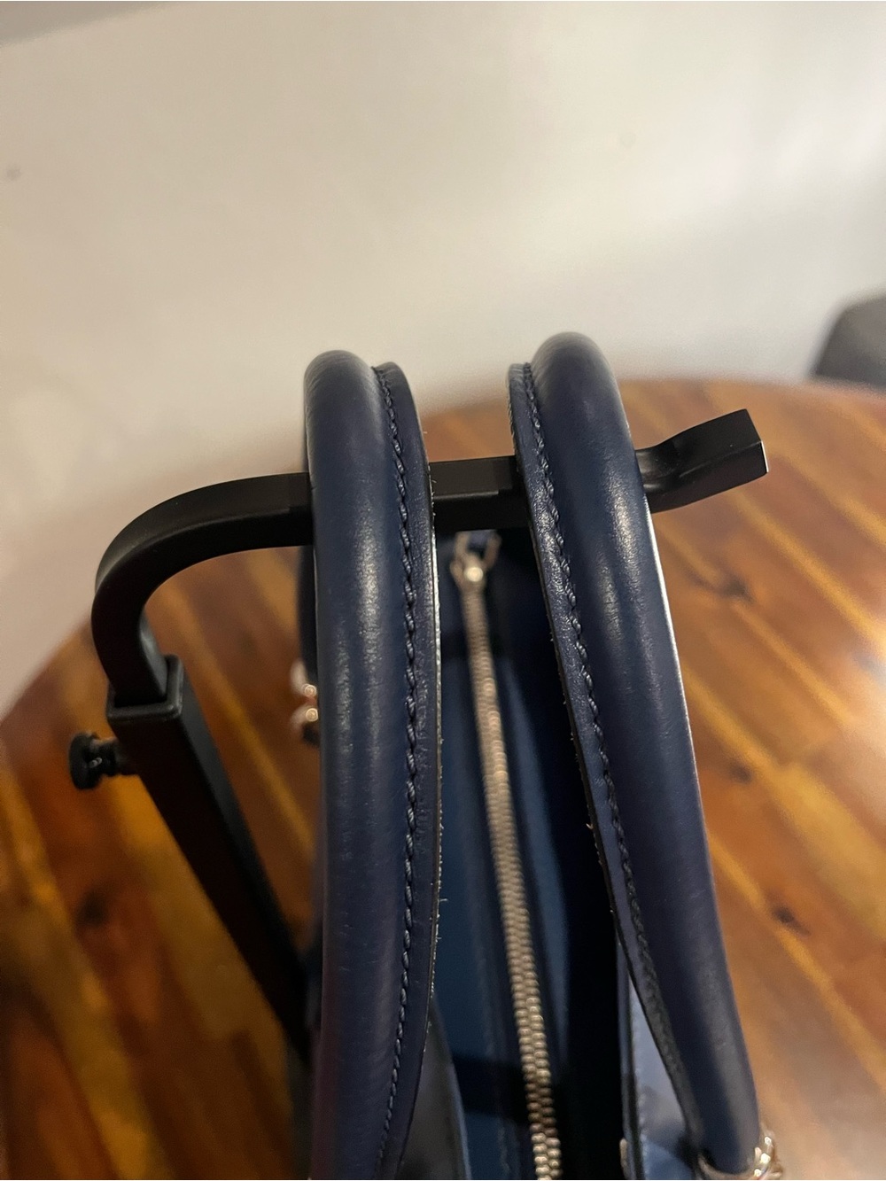 Tod’s Sella Navy Leather Tote Bag with Silver Hardware - Picture 5 of 10